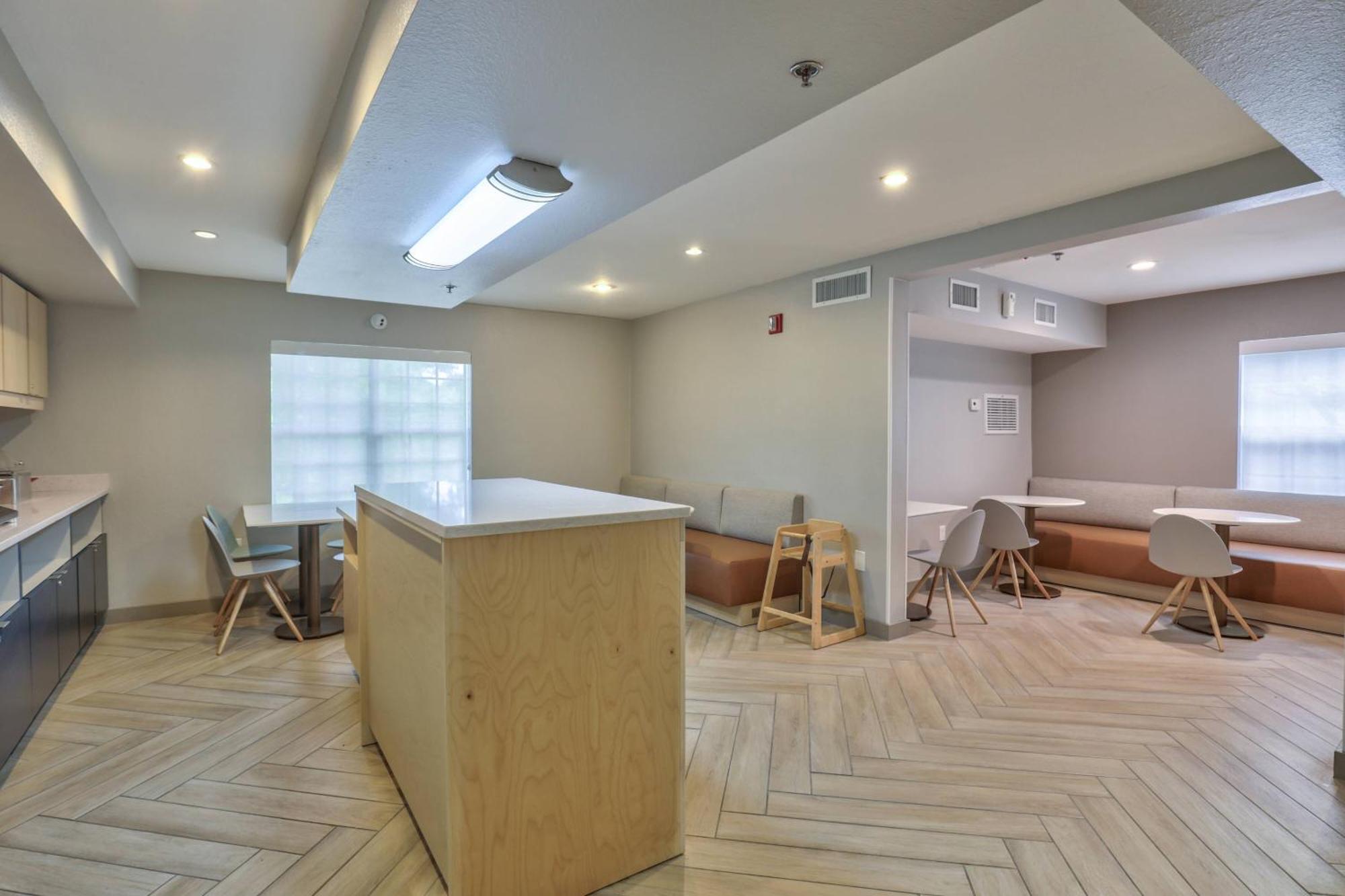 Alluxsuites At 1876, Ascend Hotel Collection Tallahassee Eksteriør bilde