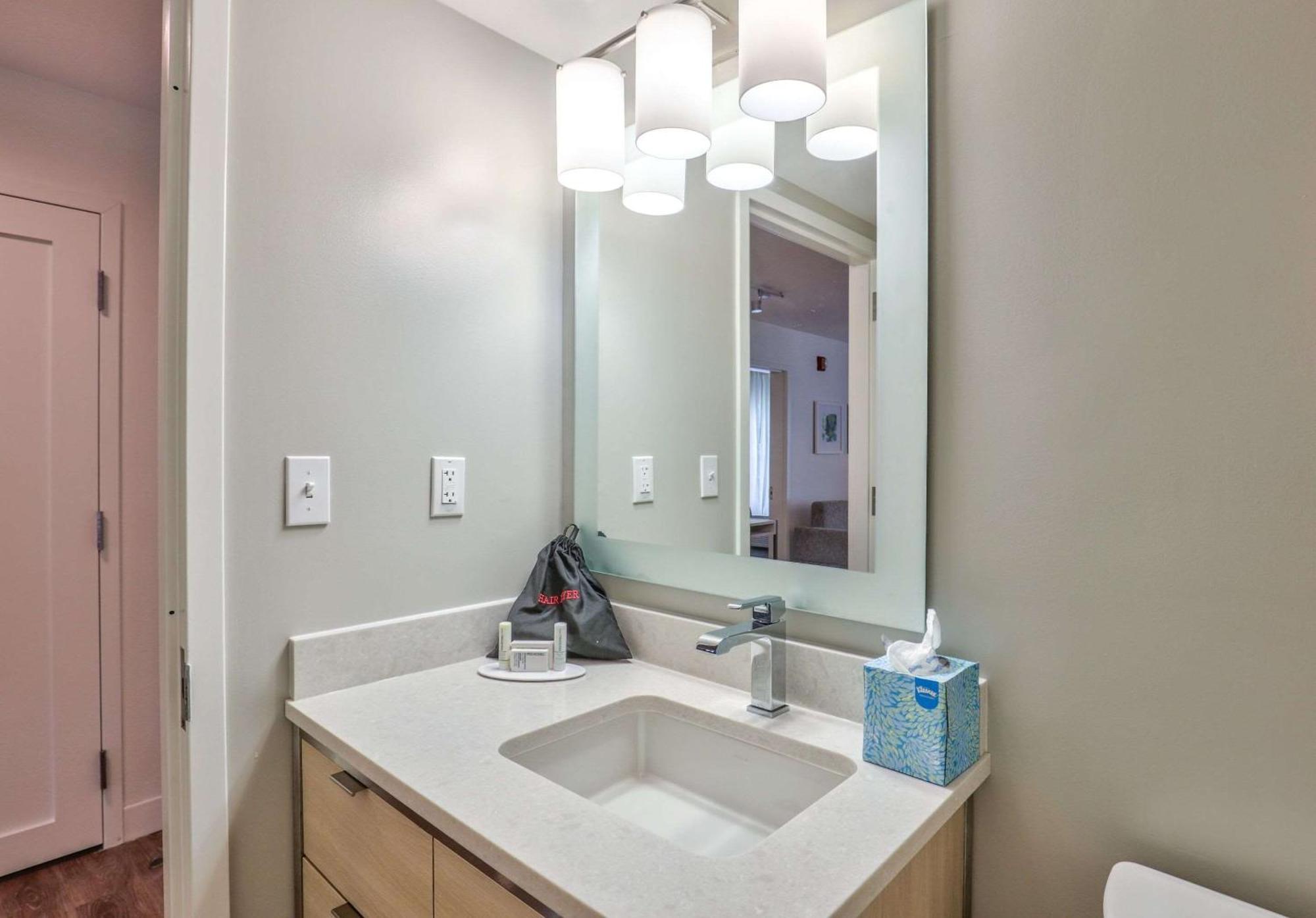 Alluxsuites At 1876, Ascend Hotel Collection Tallahassee Eksteriør bilde